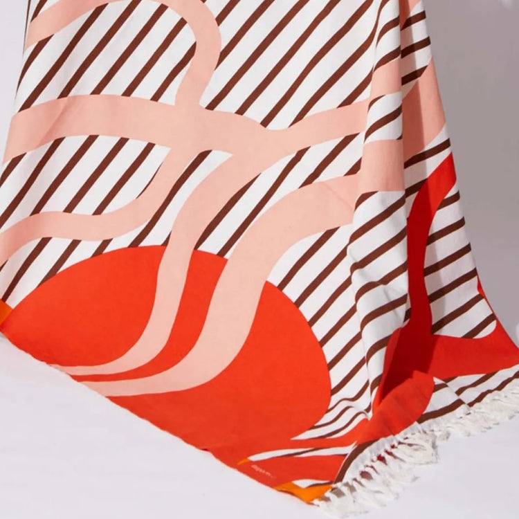 Soleil Couchant Beach Towel